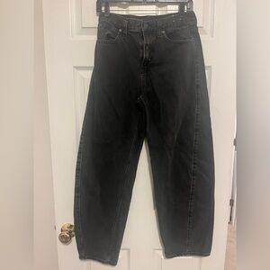 Gap High Rise Barrel Jeans in a black wash. Size 27